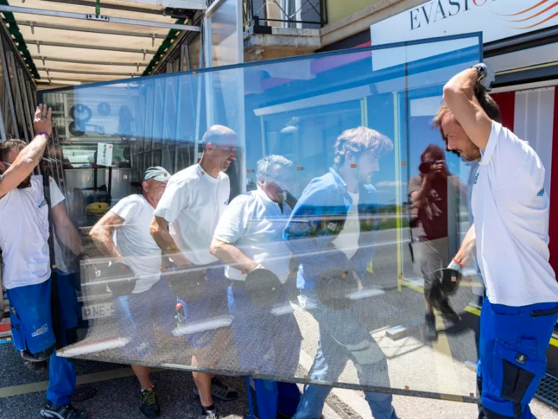 Vitrier en intervention d'urgence sur un bris de glace à Evere